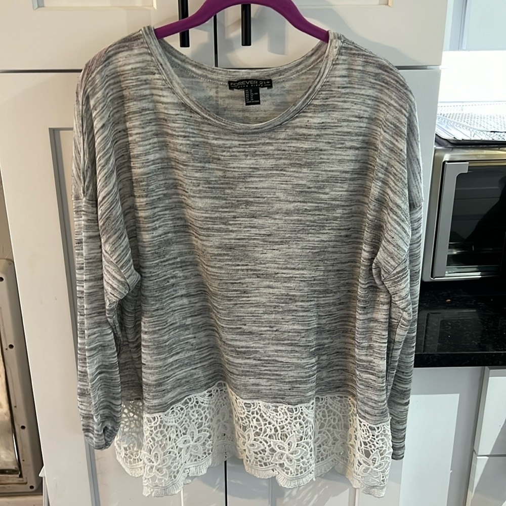 Forever 21+ long sleeve top with Lace at the bottom 1X